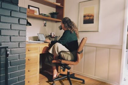 BlueBuilt Umhängetasche für 15- und 16-Zoll-Laptops, ultimativer Schutz auf Reisen.
