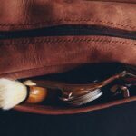 Schwarze Reise-Kosmetiktasche für Herren, 8 Liter Fassungsvermögen, mit praktischen Organizer-Fächern.
